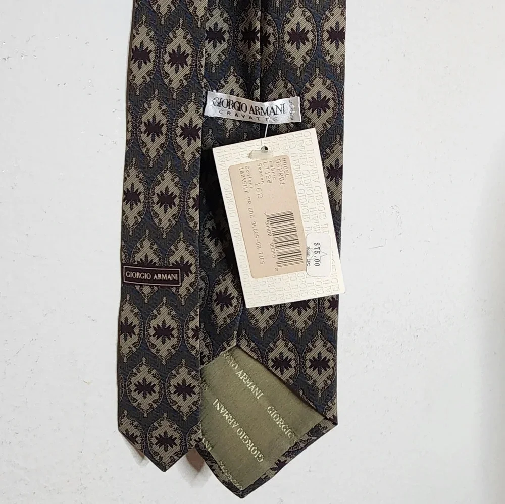 NWT Giorgio Armani 100% silk‎ tie.